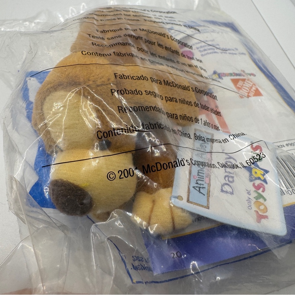 Vintage 2001 McDonalds Happy Meal Toy Animal Alley Toys R Us Darby‎ Dog w Book